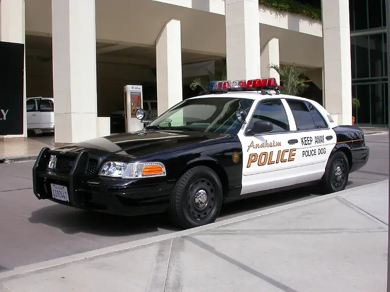 2005-Ford-Crown-Victoria-Anaheim-Police-K-9