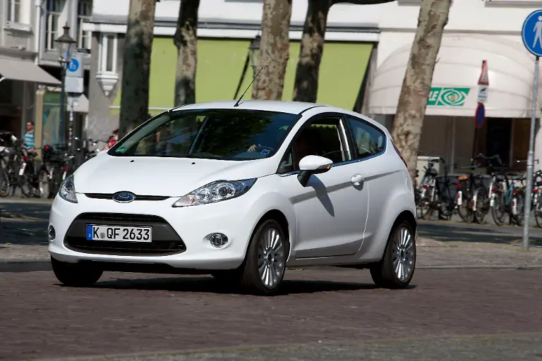 007-Ford-Fiesta