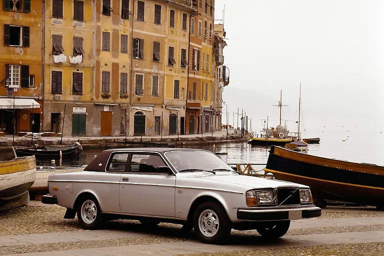 15Volvo262C1977QuelleVolvo