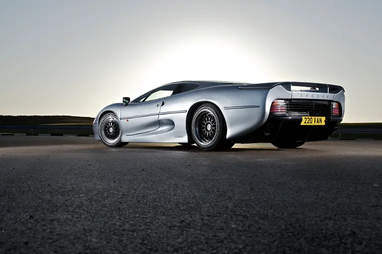 jag-xj220-20th-anniv-300112-16