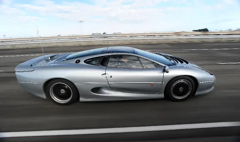 jag-xj220-20th-anniv-300112-06