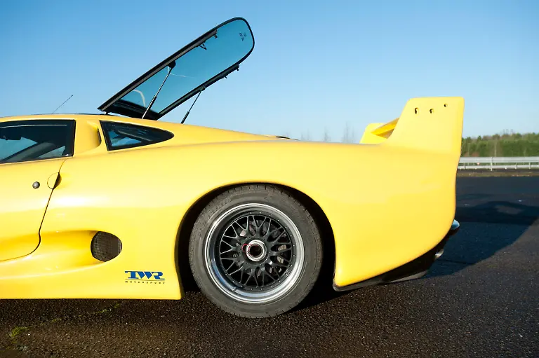 jag-xj220-20th-anniv-300112-09