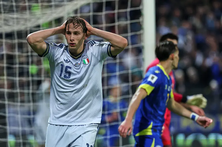 Fussball-Maenner-WM-Qualifikation-Europa-Bosnien-Herzegowina-Italien-Play-off-Runde-Finale-Italiens-Francesco-Pio-Esposito-reagiert
