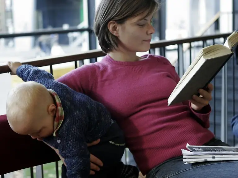 Bleiben-Muetter-auch-in-der-Babypause-am-Ball-faellt-ihnen-der-Wiedereinstieg-in-den-Job-leichter