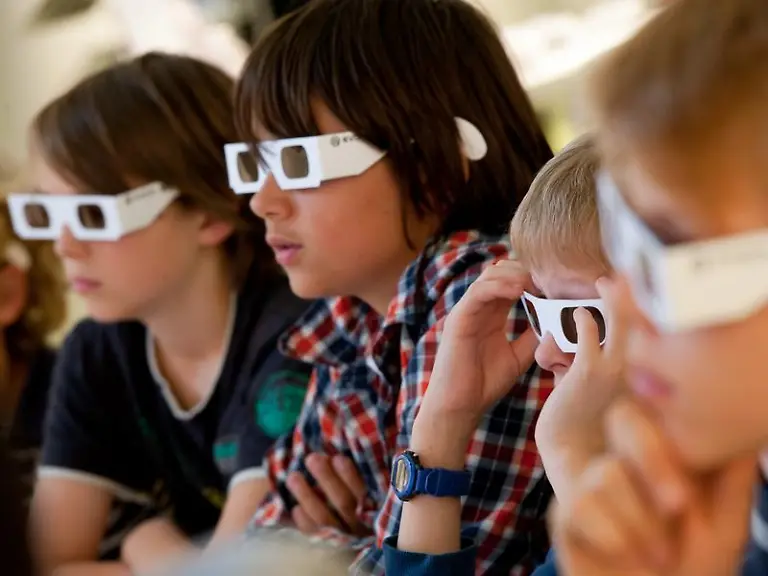 Ohne-digitales-Lernen-mit-interaktiven-Unterricht-Powerwall-und-Multimediabrillen-geht-nichts-mehr-Lern-Apps-sind-auf-dem-Vormarsch