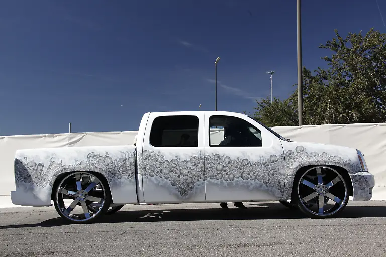 SEMA2012-117105-Silverado-0474