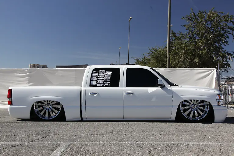 SEMA2012-117622-3500Dually-0612