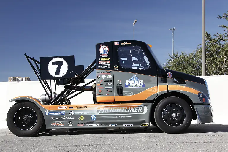 SEMA2012-117788-Freightliner-0442