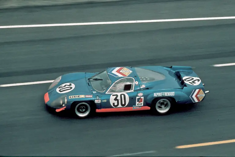 09AlpineV8TausendKilometerVonParis1968