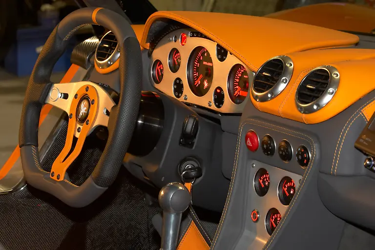 Gumpert-Apollo-Geneva-2006-3
