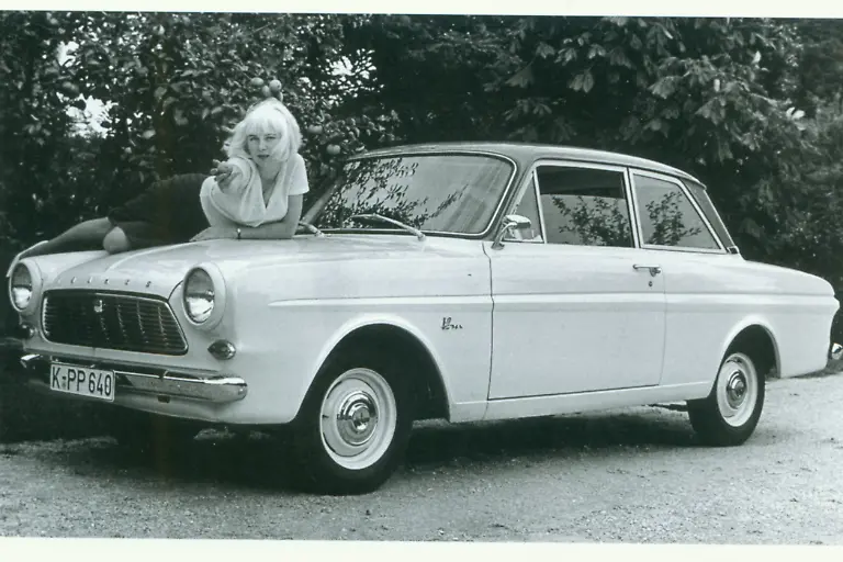 04FordTaunus12M2tuerigAb1962QuelleFord