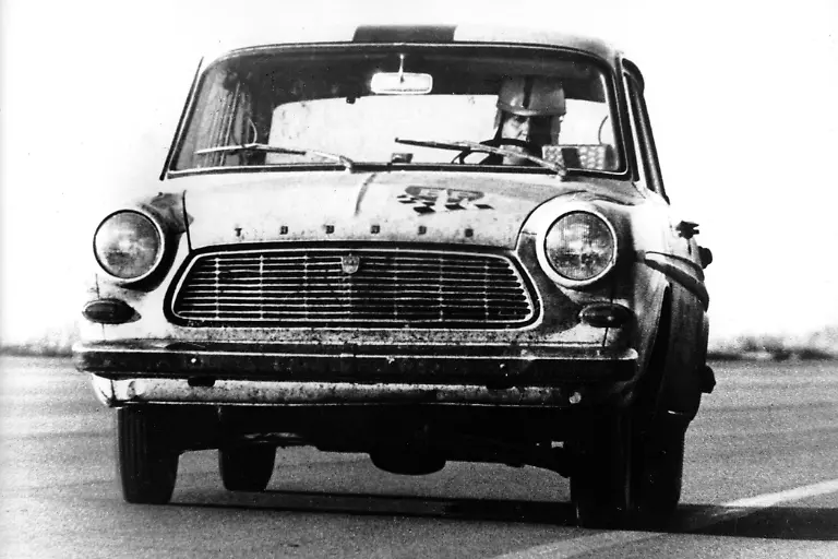 11FordTaunus12M-Weltrekordfahrt1963QuelleFord