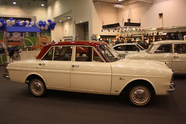 08FordTaunus12MviertuerigAb1963Quelleautodrom