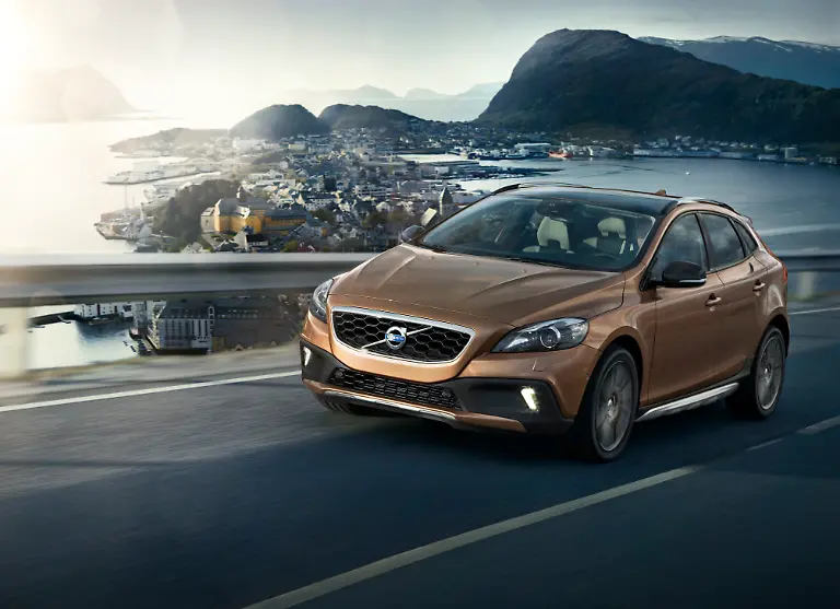 09-Volvo-V40-Cross-Country