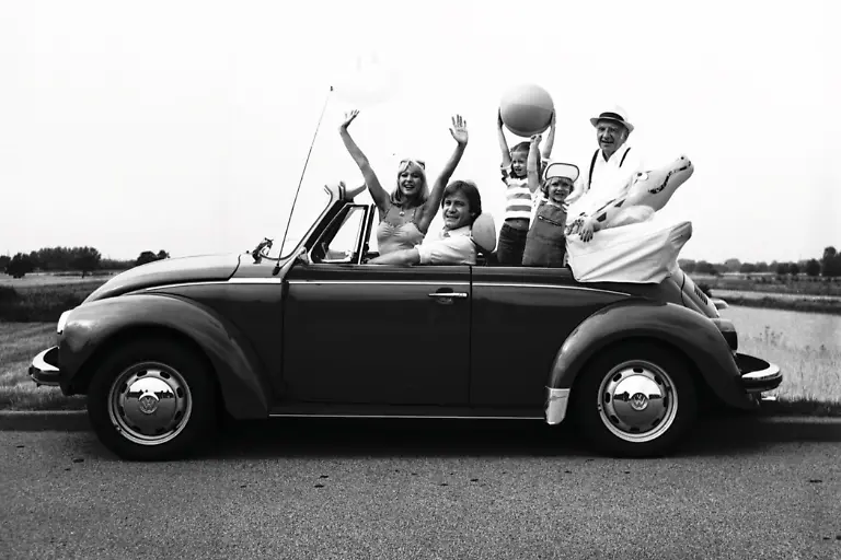 15Volkswagen1303CabrioletAb1974QuelleVolkswagen