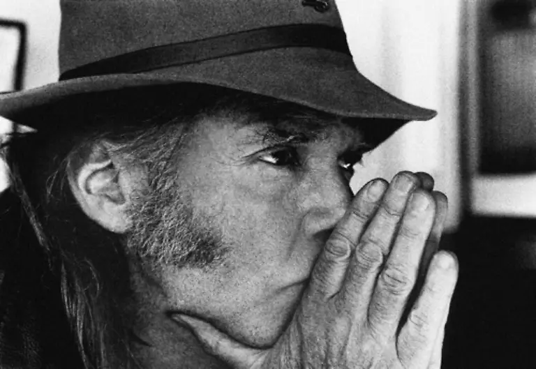 Neil-Young-Portrait-1472-599px