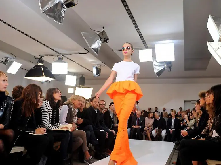 Nicht-ohne-meine-Muetze-Entwurf-von-MarniEntwurf-von-MarniVoluminoeses-von-Raf-SimonsEntwurf-von-Raf-Simons-fuer-Jil-SanderSchoenes-Muetzchen-von-MarniHose-und-oder-Rock-von-Raf-Simons
