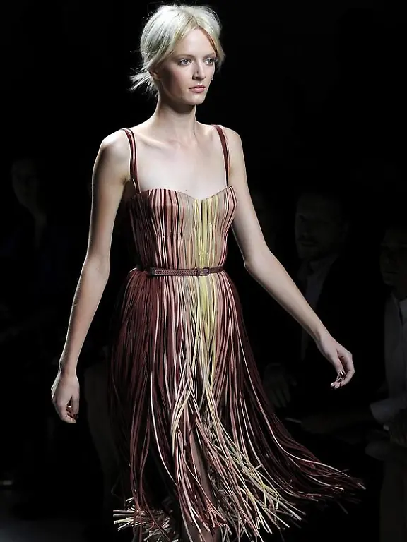 Auf-klare-Formen-und-geometrische-Muster-setzte-zum-Beispiel-Marni-Foto-Daniel-Dal-ZennaroLuftigkeit-mit-klaren-Linien-Jil-Sander-gelang-in-Mailand-die-zweite-Etappe-ihres-Comebacks-Foto-Matteo-BazziExperimente-mit-Grafik-und-Geometrie-gab-es-auch-bei-Prada-zu-sehen-Foto-Matteo-BazziWie-etwa-Bottega-Veneta-bewies-besinnen-sich-Italiens-Designer-wieder-auf-ihre-einzigartige-Handwerkskunst