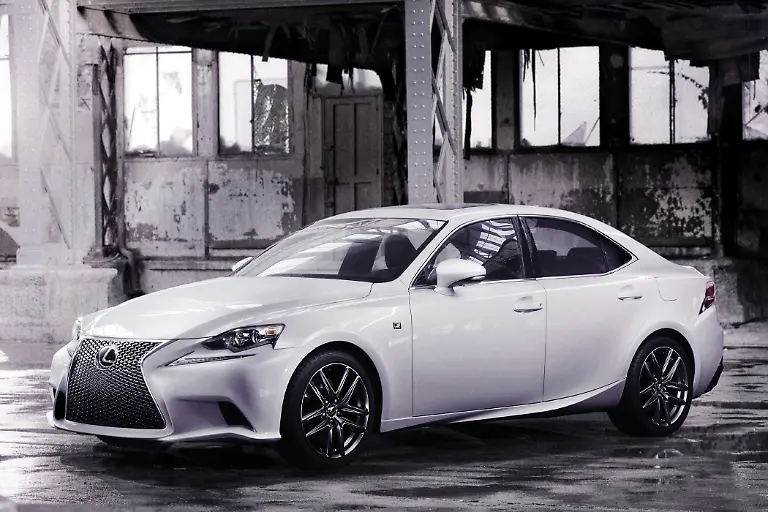 01LexusIS100213