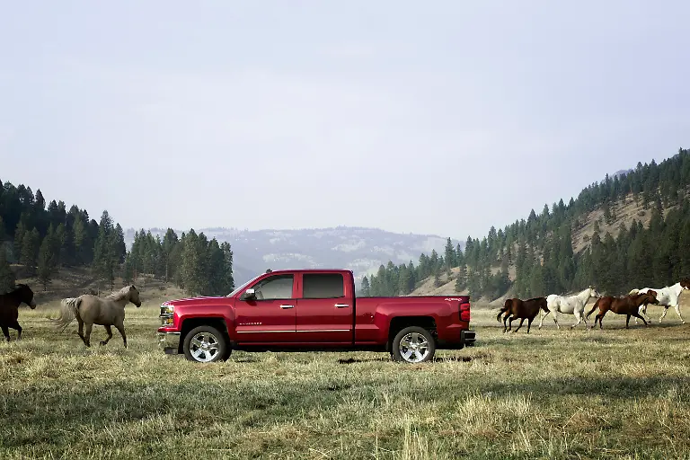 2014-Chevrolet-Silverado-LTZ-002