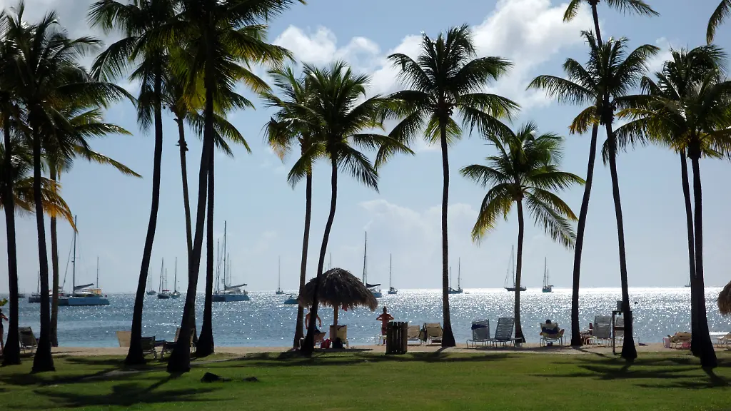 2017-02-20T120000Z-822595884-RC1461BBFF70-RTRMADP-3-FRANCE-TOURISM