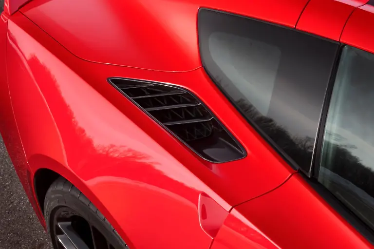 2014-Chevrolet-Corvette-050-medium