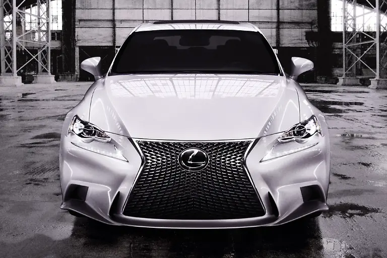 02LexusIS100213