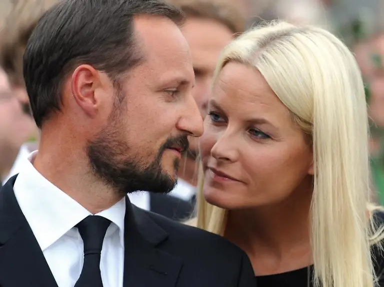 Kronprinz-Haakon-und-Kronprinzessin-Mette-Marit-sind-mit-dem-Schreck-davongekommen