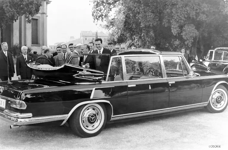mercedes-benz-600-papamobil-02