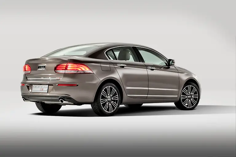 Qoros-3-Sedan-rear-qtr-wheels-turned-lights-on