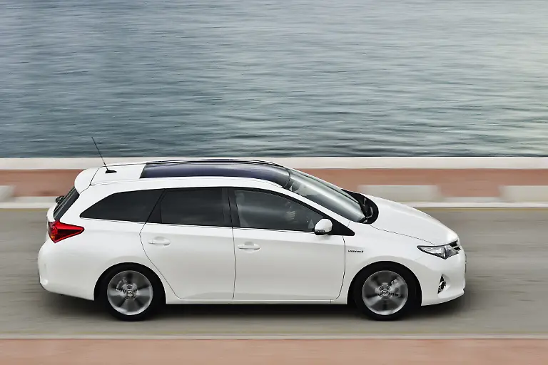 02ToyotaAurisTouring-Sports150213