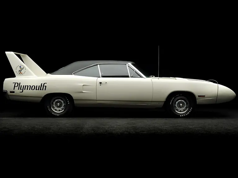 1970-Plymouth-Superbird-002-8106