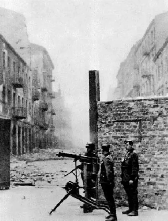 Warsaw-ghetto-uprising-German-sentries