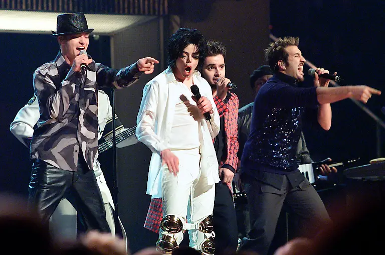 Nsync-mit-Michael-Jackson-2001