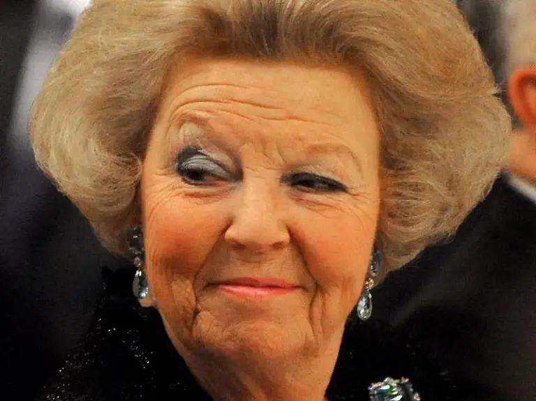 Koenigin-Beatrix-hat-im-Zuge-der-niederlaendischen-Regierungskrise-Ministerpraesident-Jan-Peter-Balkenende-empfangen