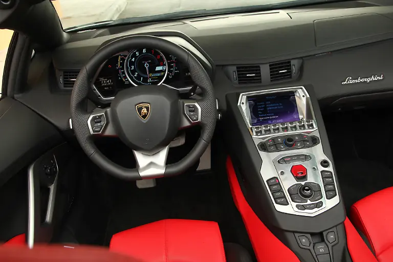 09LamborghiniAventadorRoadster010213