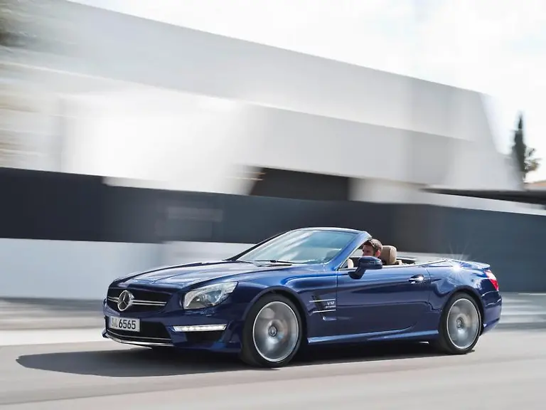 SL65-heisst-der-Luxus-Roadster-von-Mercedes-Werkstuner-AMG-Sein-V12-Motor-leistet-630-PS-und-beschleunigt-den-Wagen-in-4-0-Sekunden-auf-Tempo-100