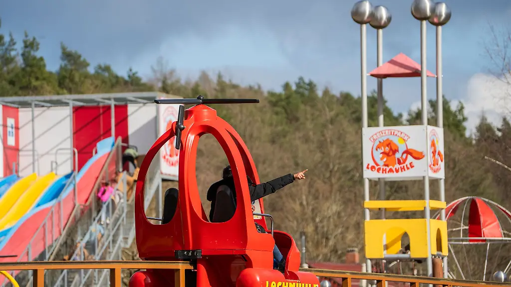 Der-Freizeitpark-Lochmuehle-ist-ein-Freizeitpark-mit-Tierkoppeln-verschiedene-Attraktionen-einem-landwirtschaftlichen-Lehrpfad-und-einem-landwirtschaftlichen-Museum