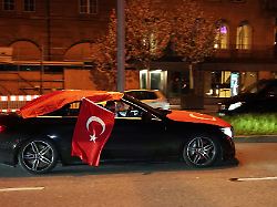 Baden-Württemberg: Türkei-Fans feiern WM-Einzug mit Korsos und Pyro: Festnahmen