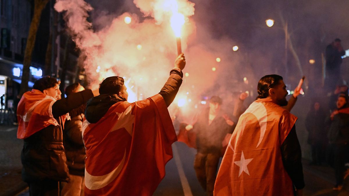 Ganze Generation erlöst: Auf quälende Leidenszeit folgt türkische Ekstase