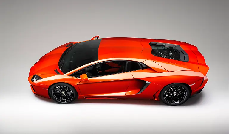 2012-lamborghini-aventador-lp700-side-top