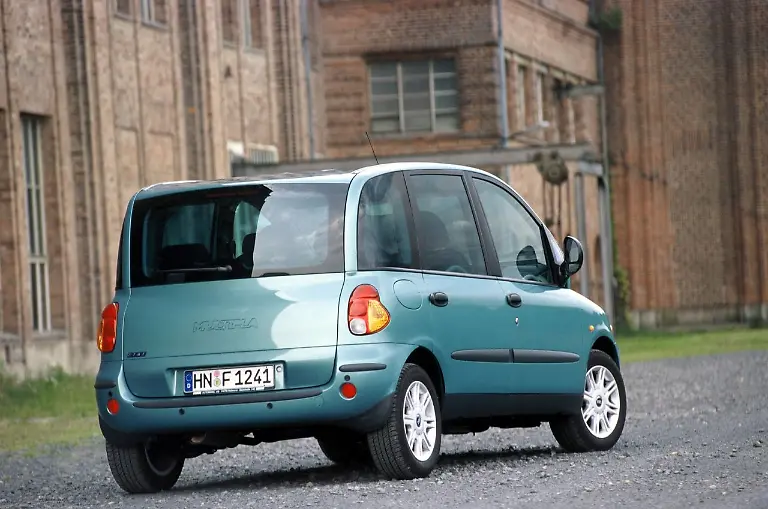 110221-F-HB-Multipla-05