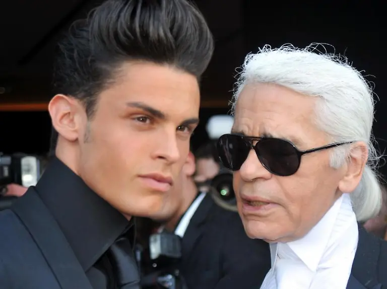 Karl-Lagerfeld-mit-seiner-Muse-dem-Model-Baptiste-Giabiconi