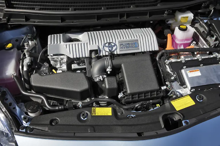 06ToyotaPriusPlugIn230812