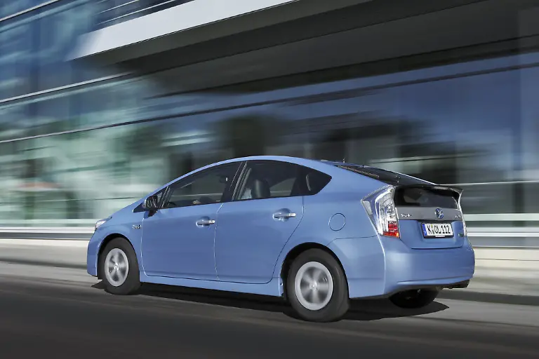 03ToyotaPriusPlugIn230812