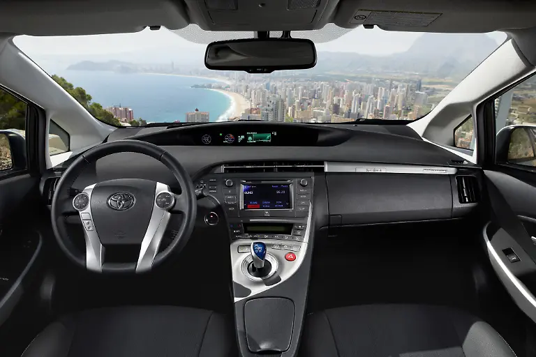 04ToyotaPriusPlugIn230812