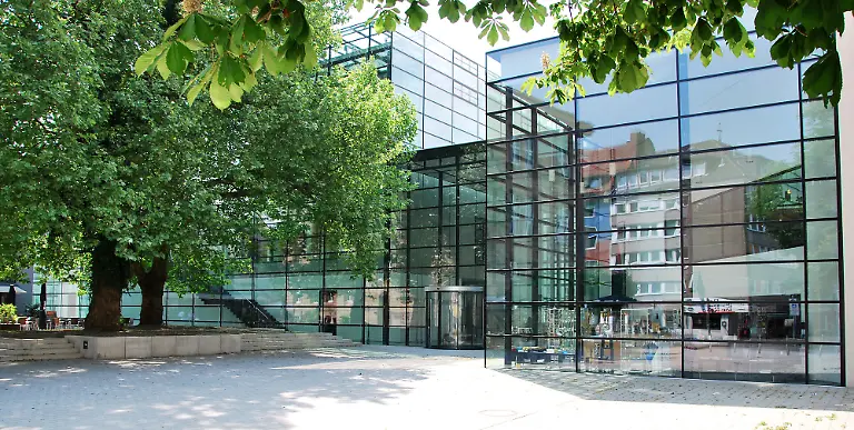 ESM-Glasfassade-Eingang2-0010