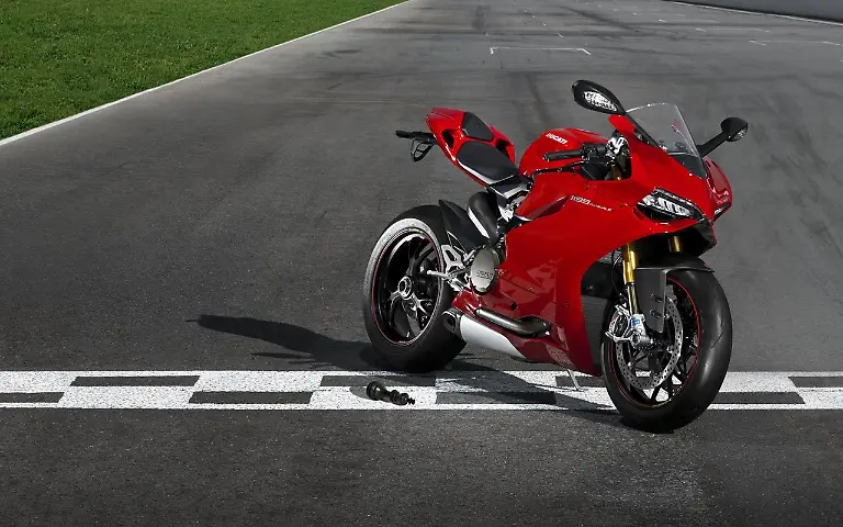 Ducati-Panigale-1199-S-Finish-Line