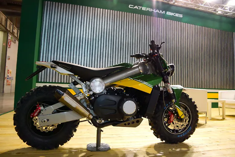 CaterhamBrutus750-611