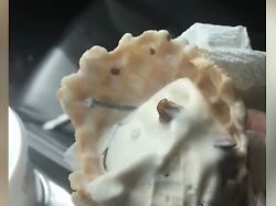 Millionenschwere Entschädigung: Nägel und Metallsplitter im Eis: Frau ist nach Verzehr unfruchtbar